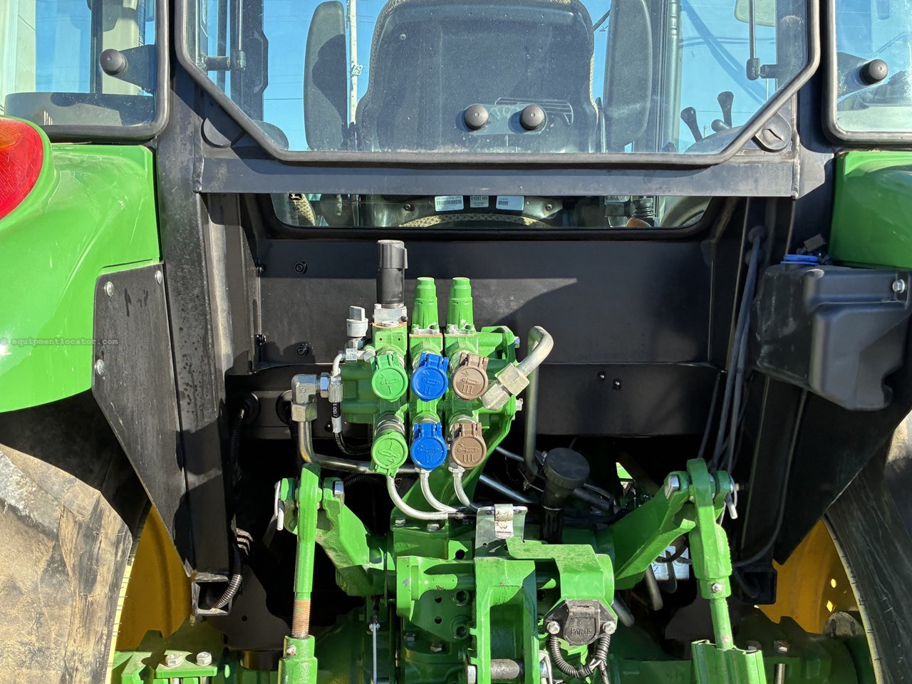 2023 John Deere 5100E Image 10