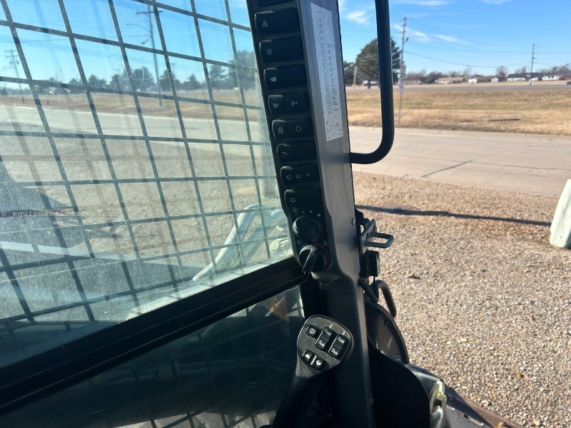 2021 New Holland L334 Image 11