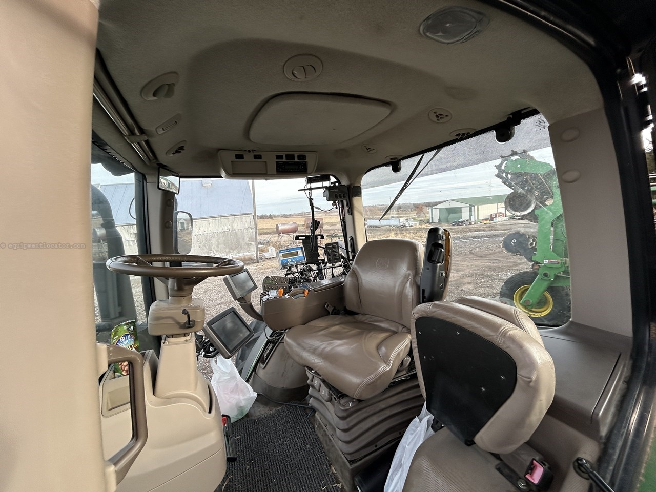 2013 John Deere 8335R Image 10