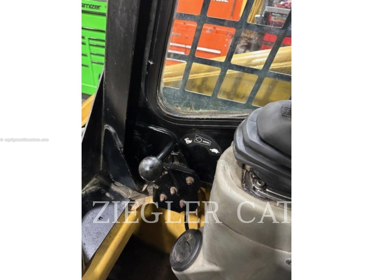 2003 Caterpillar 247 Image 10