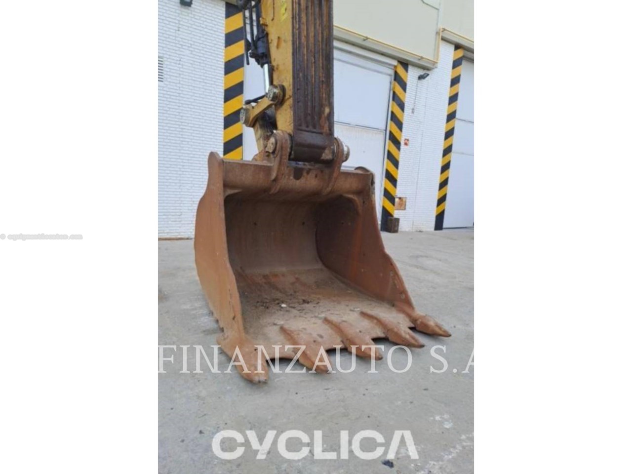 2017 Caterpillar 374F Image 10