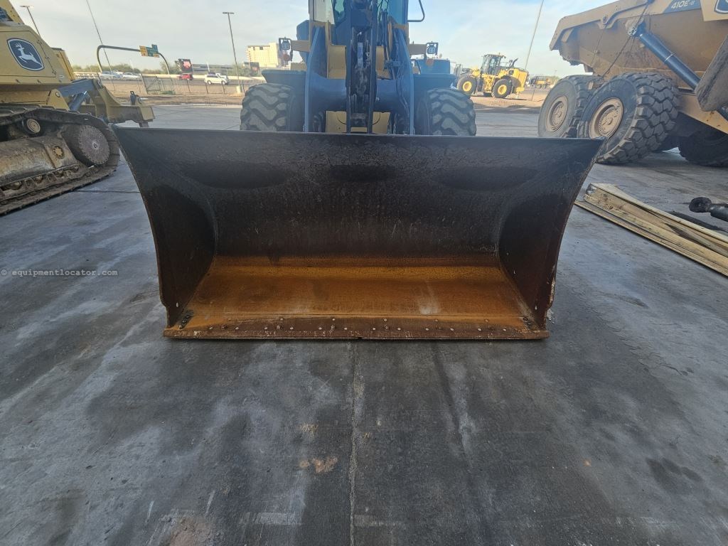 2021 John Deere 544P Image 10