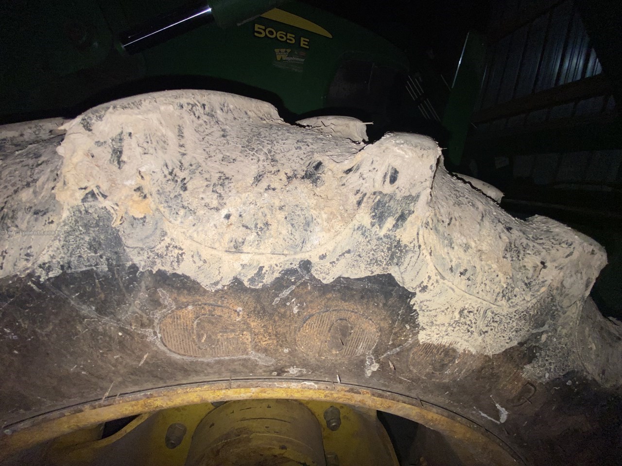 2013 John Deere 5065E Image 10