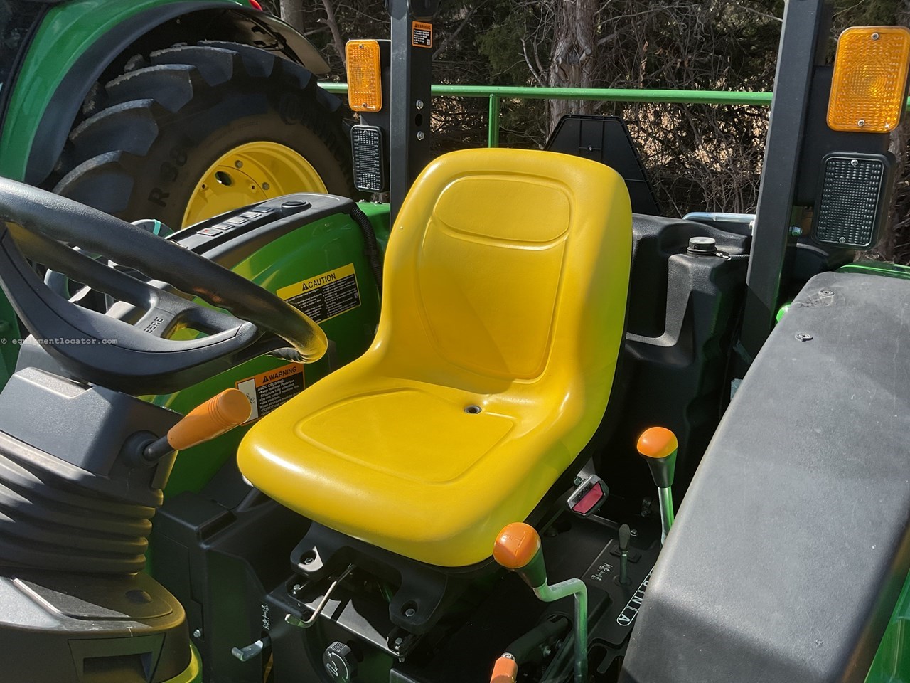 2022 John Deere 4044M Image 10