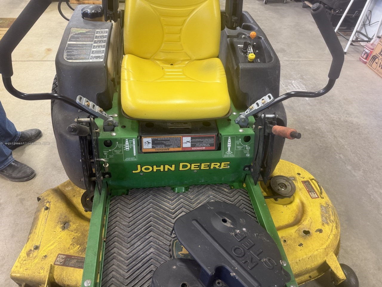2010 John Deere Z445 Image 10