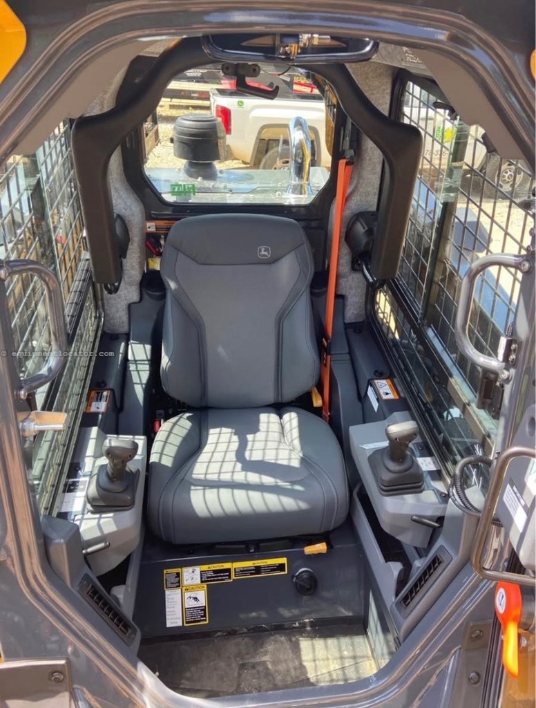 2025 John Deere 335 P Image 10