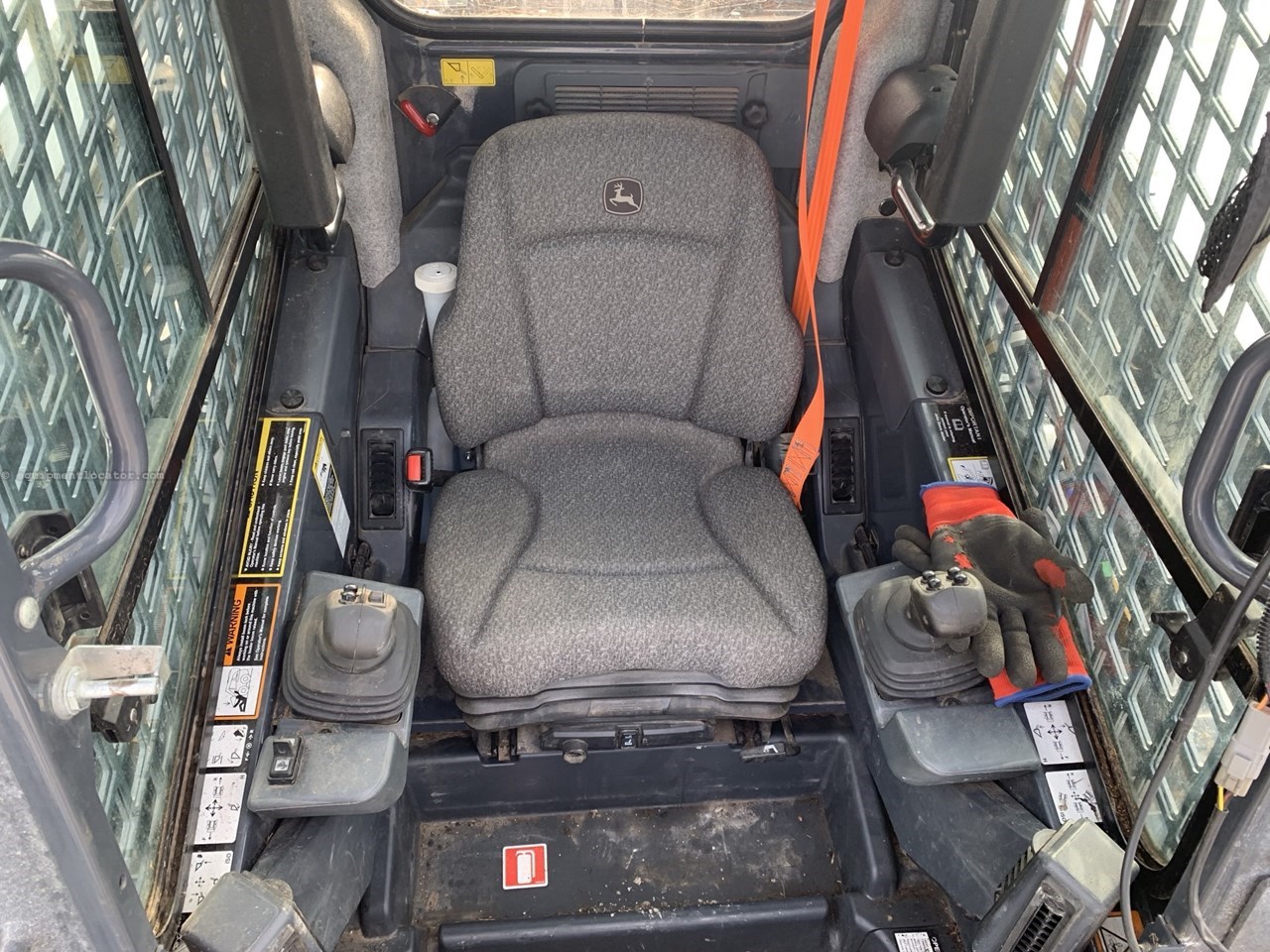 2023 John Deere 333G Image 10