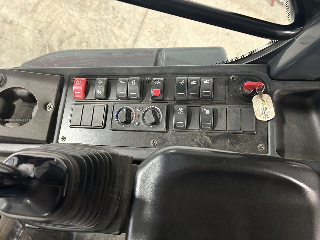 2022 John Deere 324L Image 10