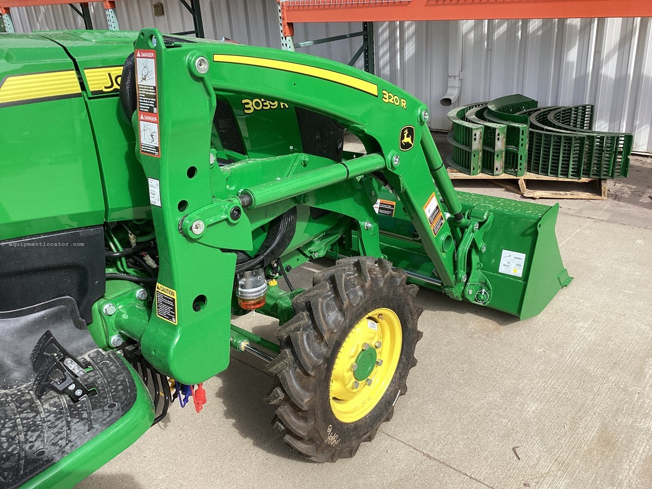 2025 John Deere 3039R Image 10