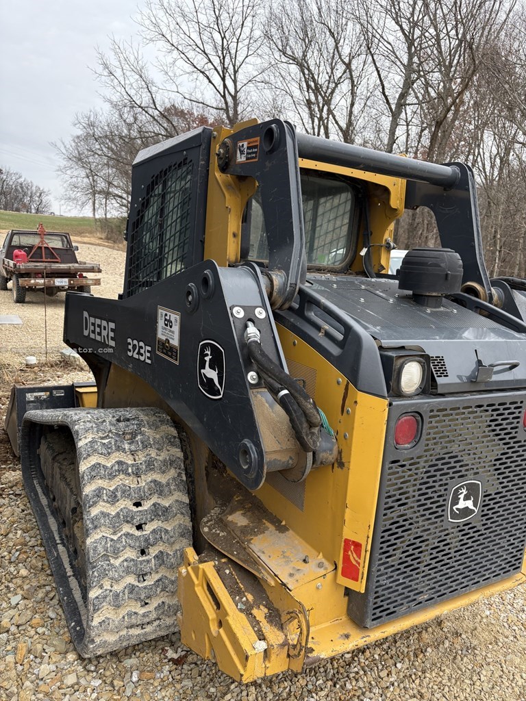 2017 John Deere 323E Image 10
