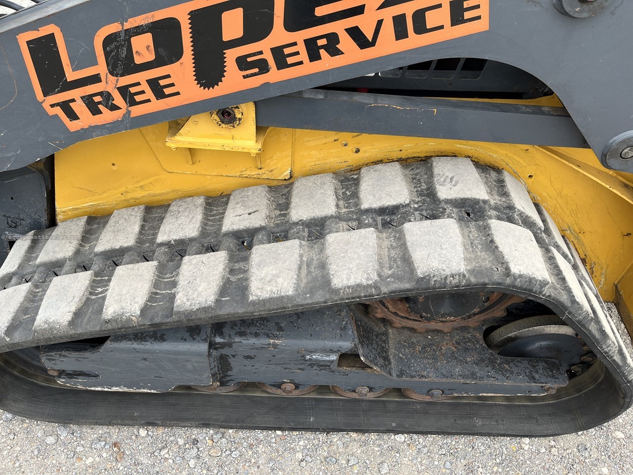 2017 John Deere 317G Image 10