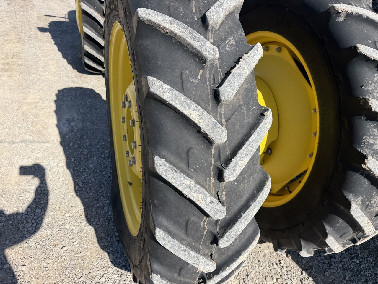 2017 John Deere 8400R Image 18