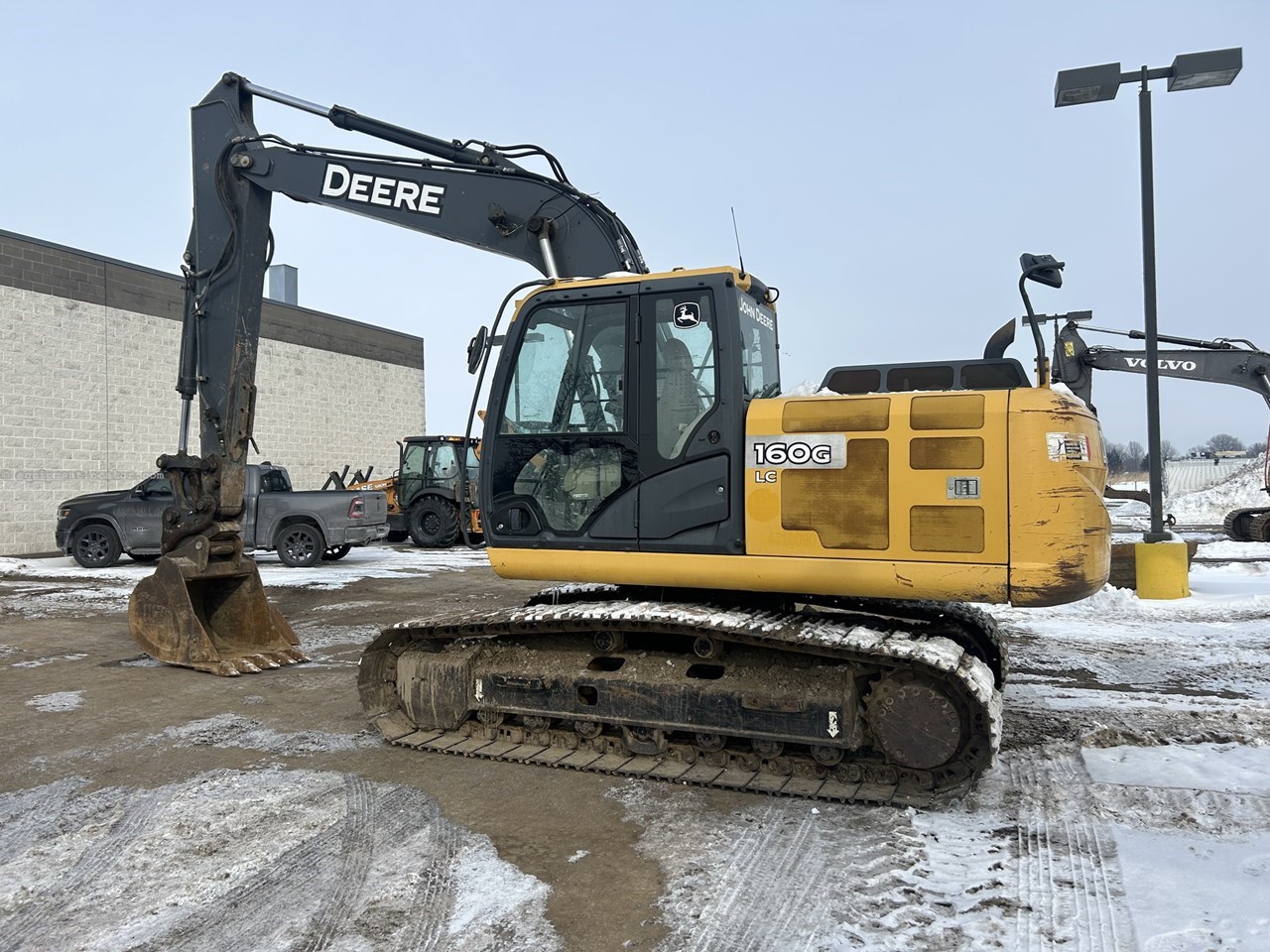 2013 John Deere 160G LC Image 2