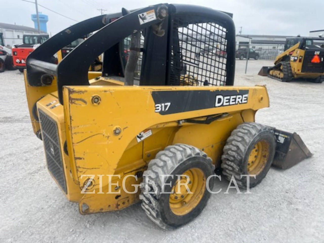 2005 John Deere 317 Image 3