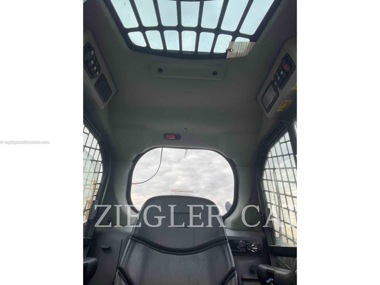 2019 Caterpillar 236D Image 10