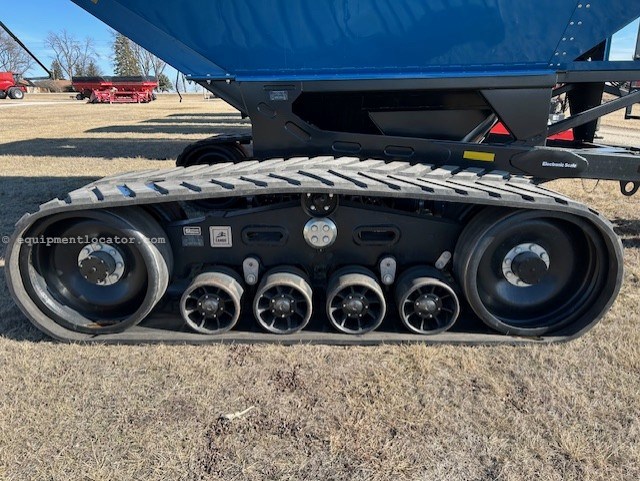 2019 Kinze 1051 Image 4