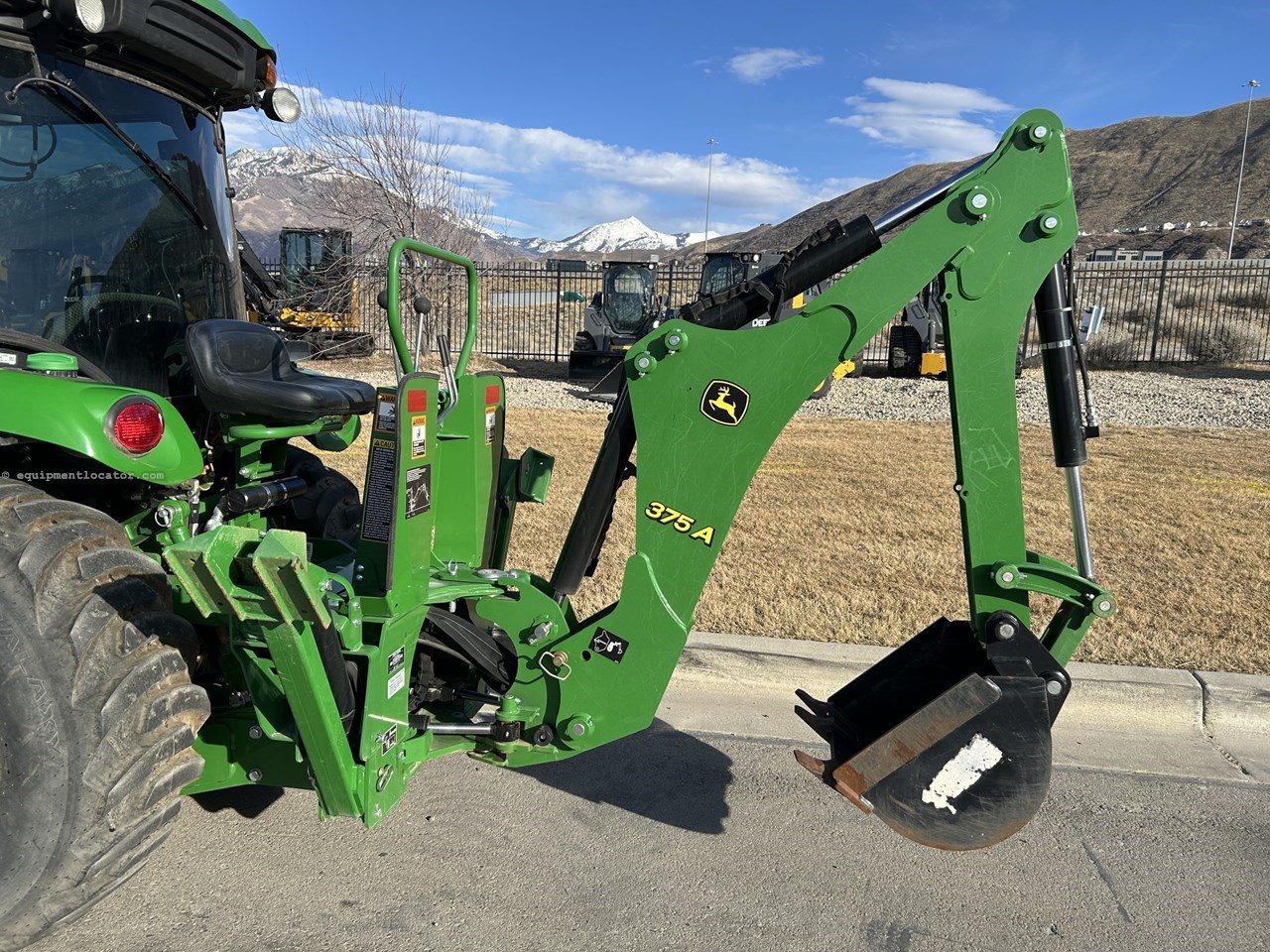 2022 John Deere 3046R Image 4