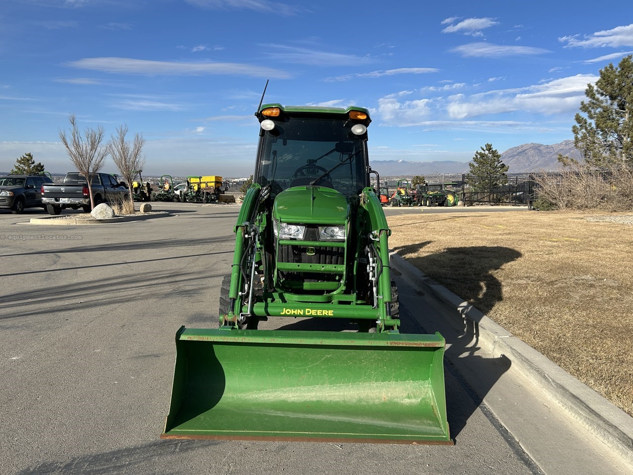 2022 John Deere 3046R Image 10