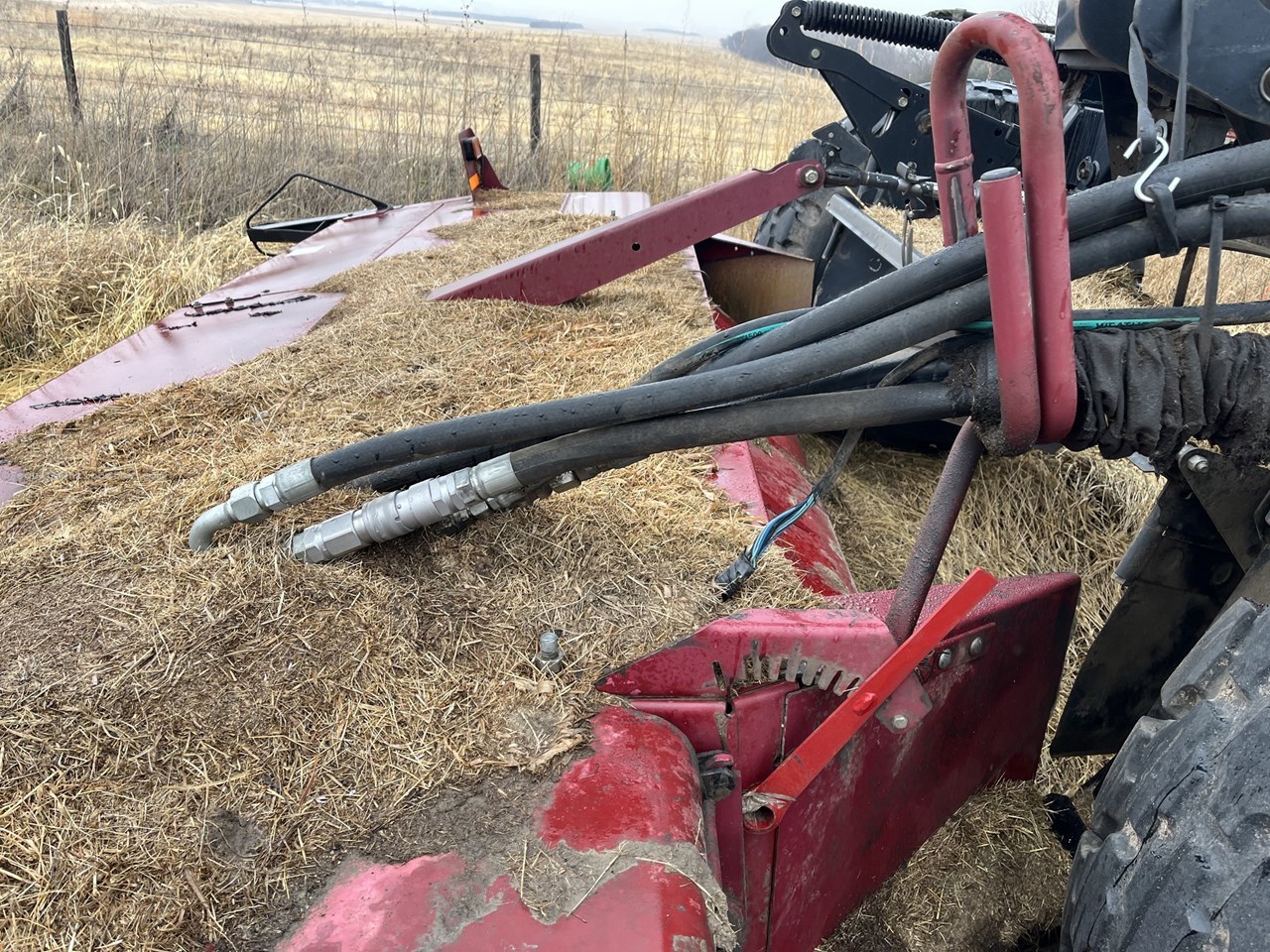 2010 MacDon M200 Image 18