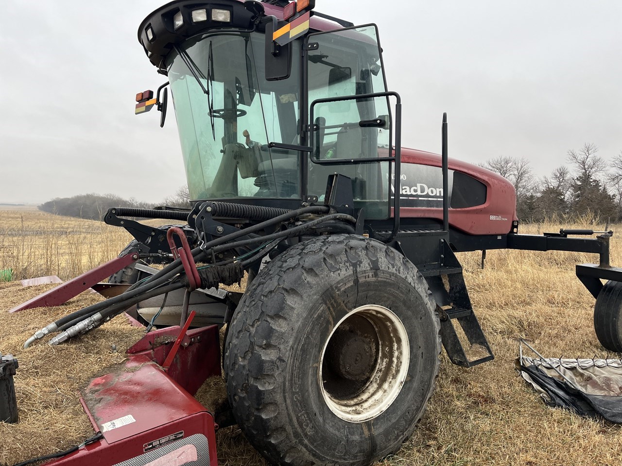 2010 MacDon M200 Image 20