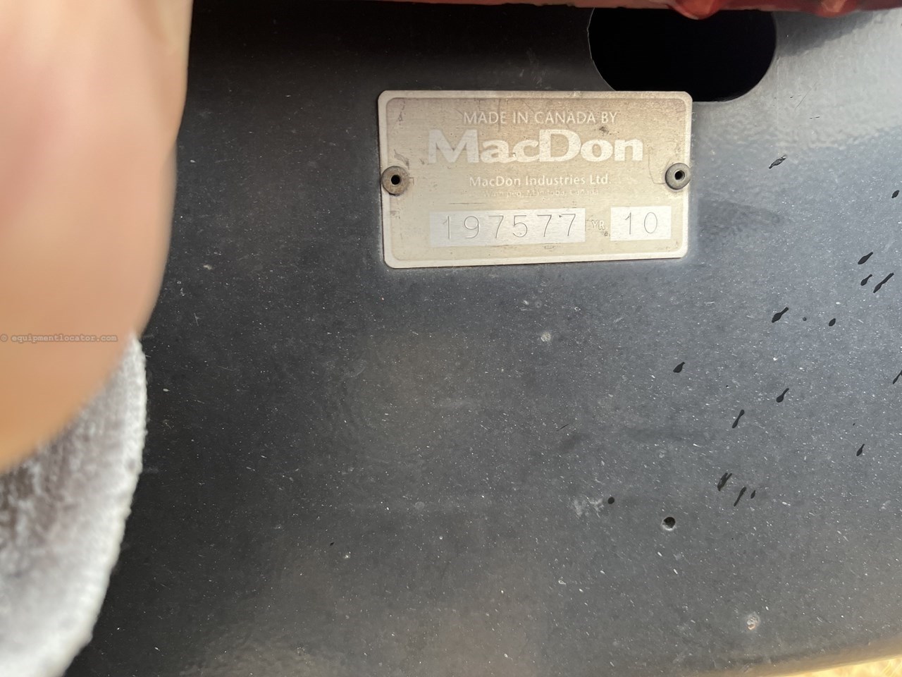 2010 MacDon M200 Image 28