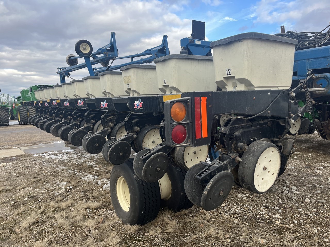 2003 Kinze 3700 Image 11