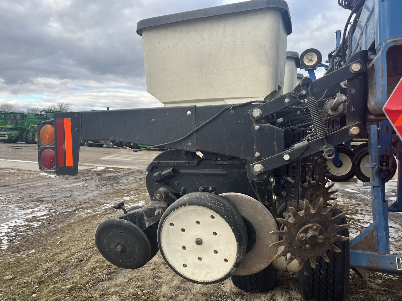 2003 Kinze 3700 Image 16