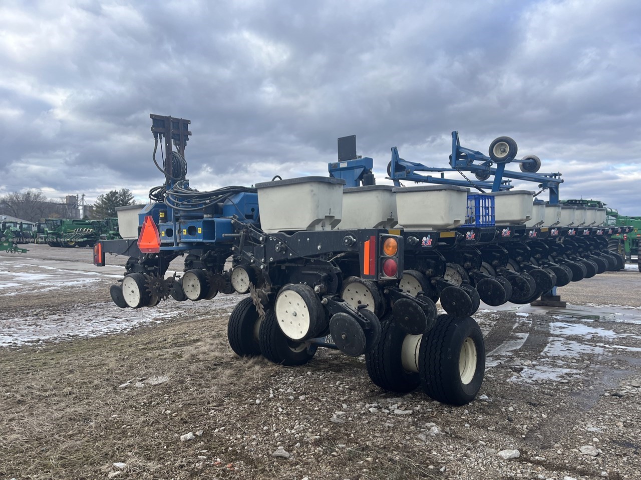 2003 Kinze 3700 Image 17