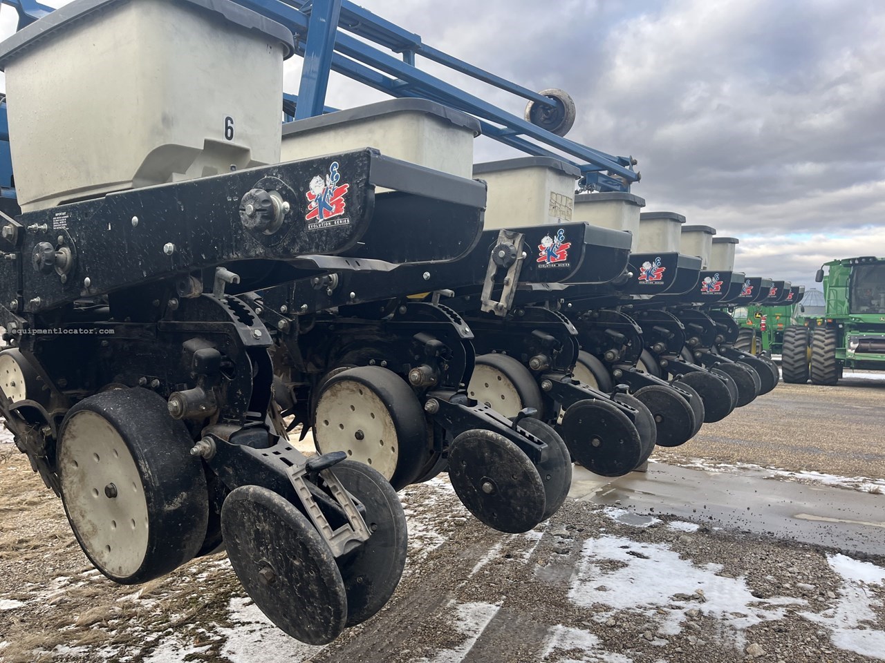 2003 Kinze 3700 Image 19