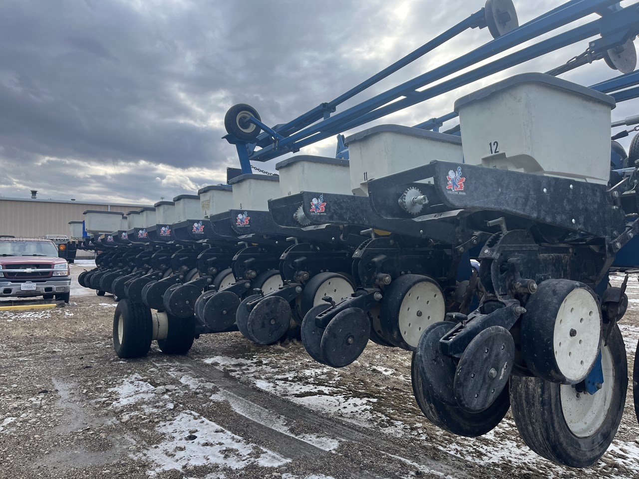 2003 Kinze 3700 Image 21