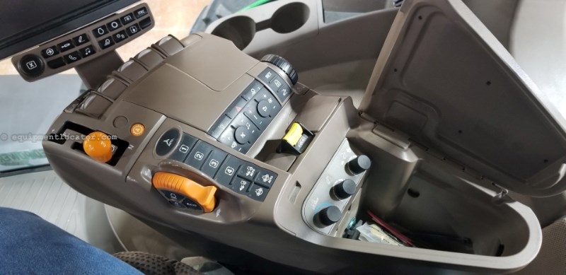 2016 John Deere 8245R Image 10