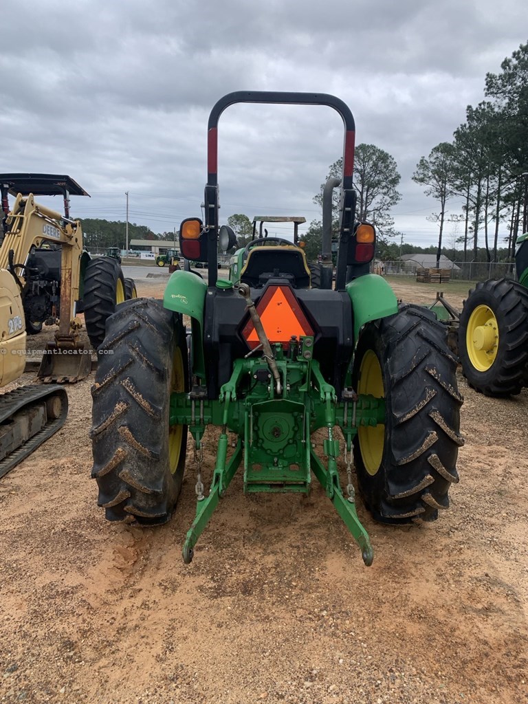 John Deere 5055E Image 4