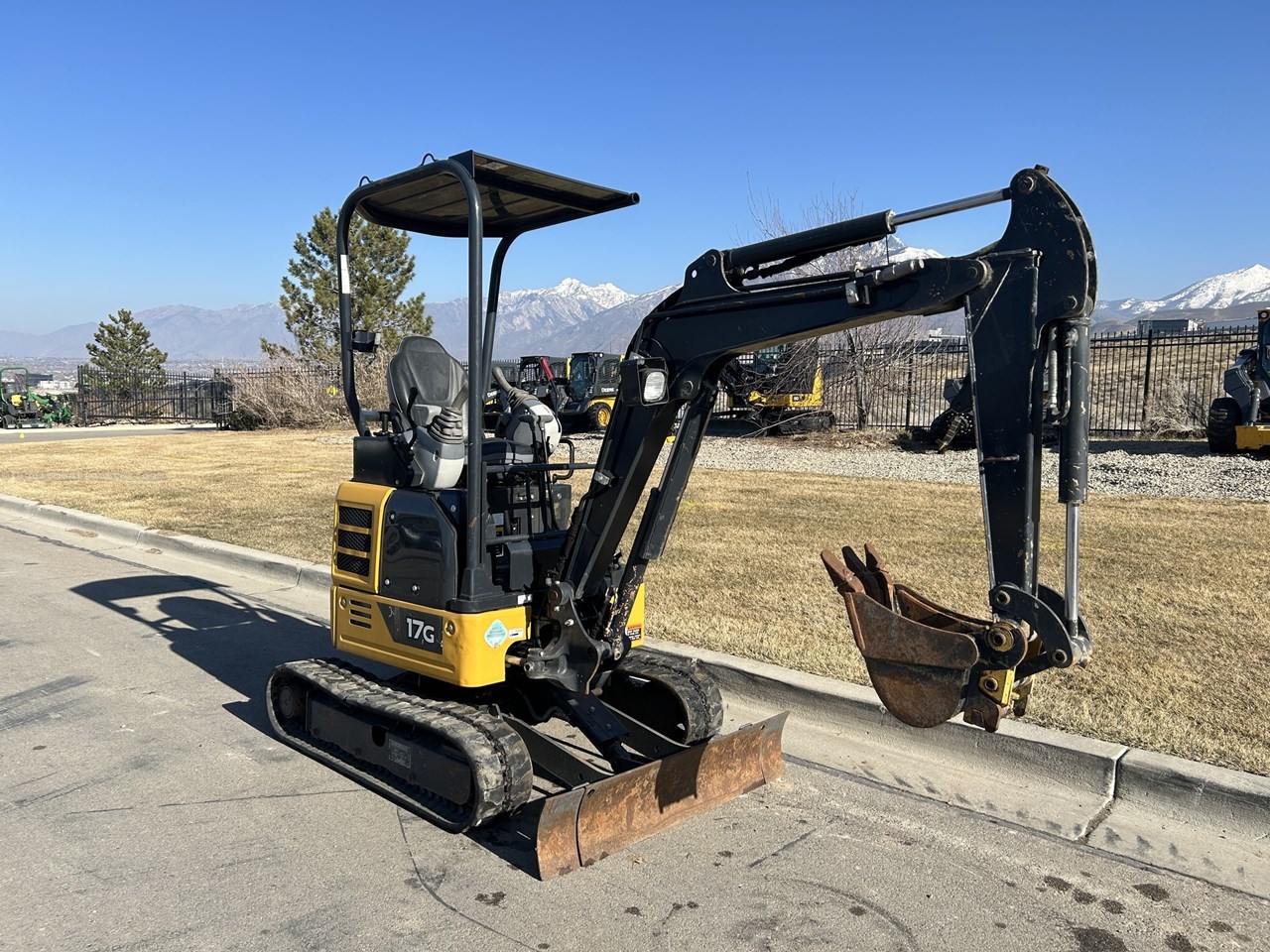 2021 John Deere 17G Image 6