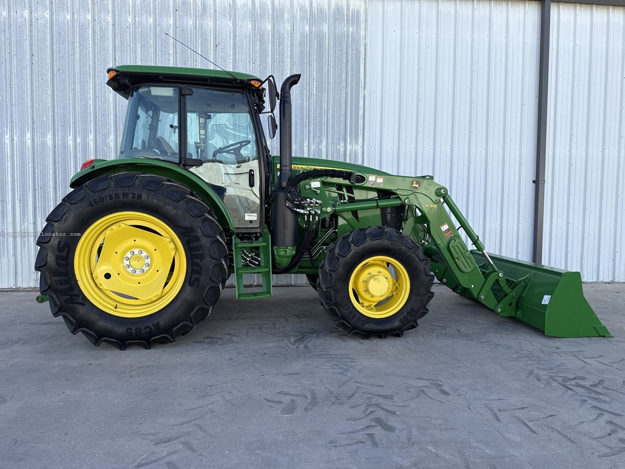 2023 John Deere 6120E Image 4