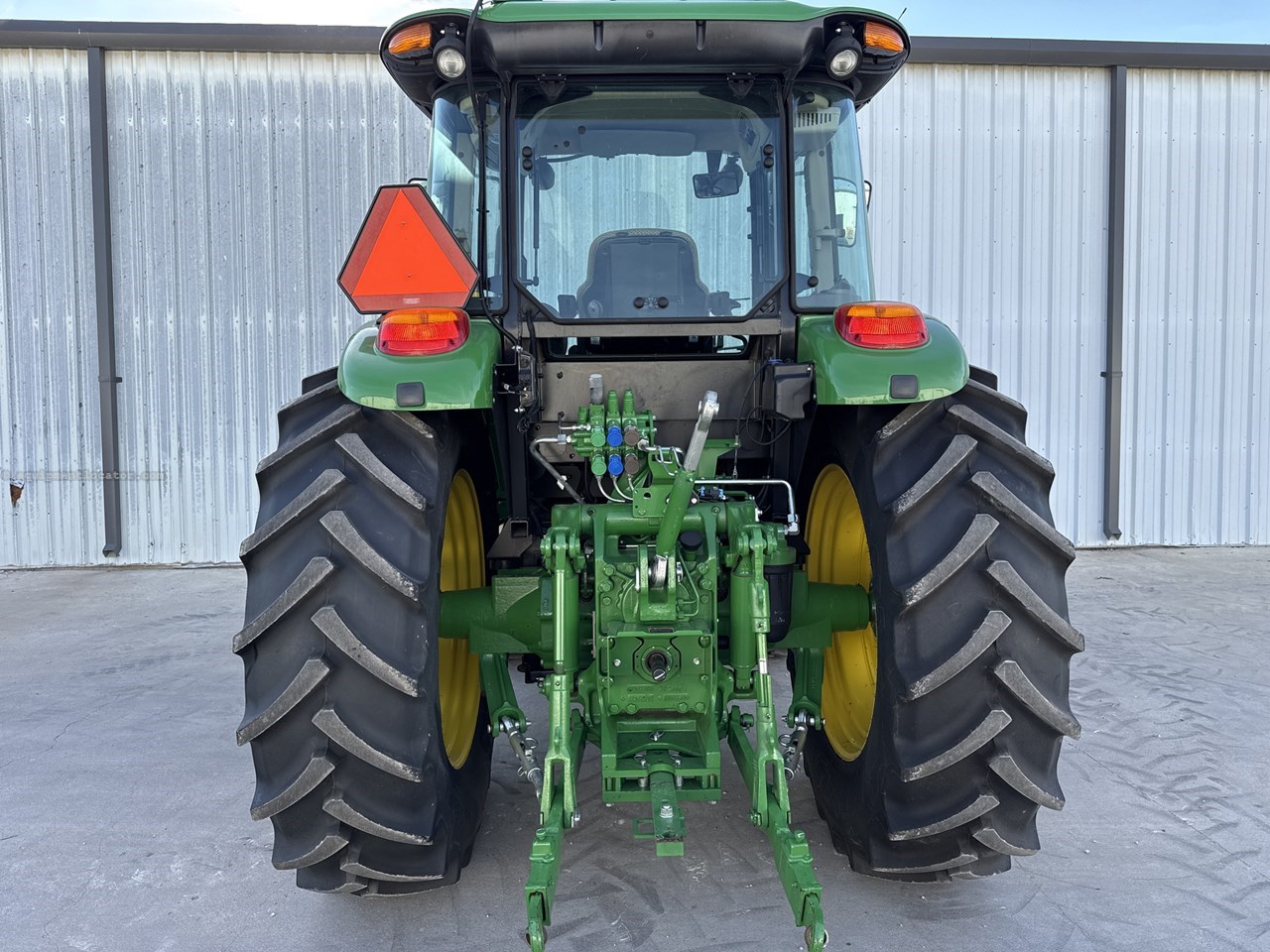 2023 John Deere 6120E Image 10