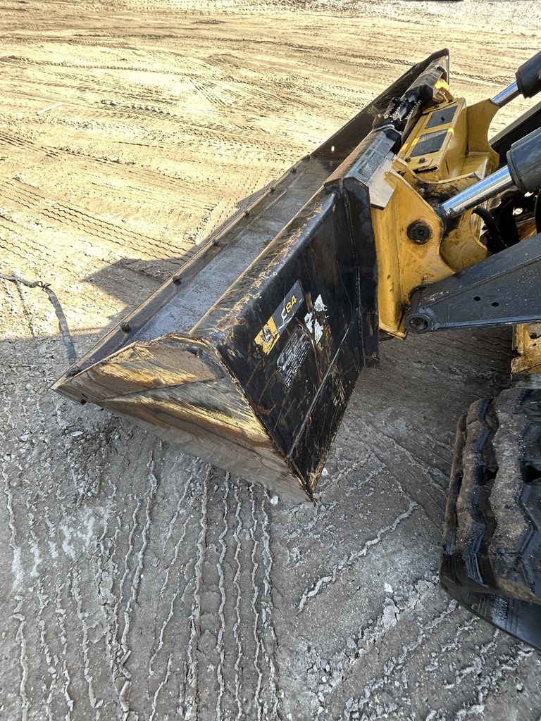 2023 John Deere 331G Image 10