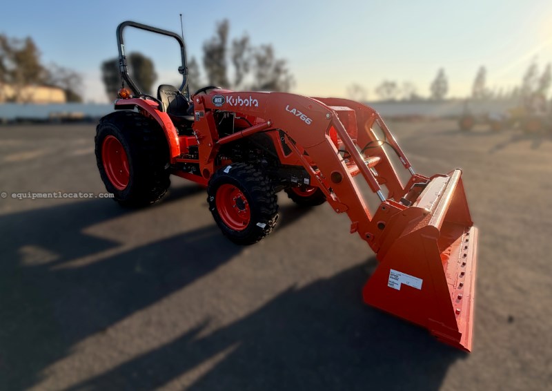 2025 Kubota L4802HST Image 4