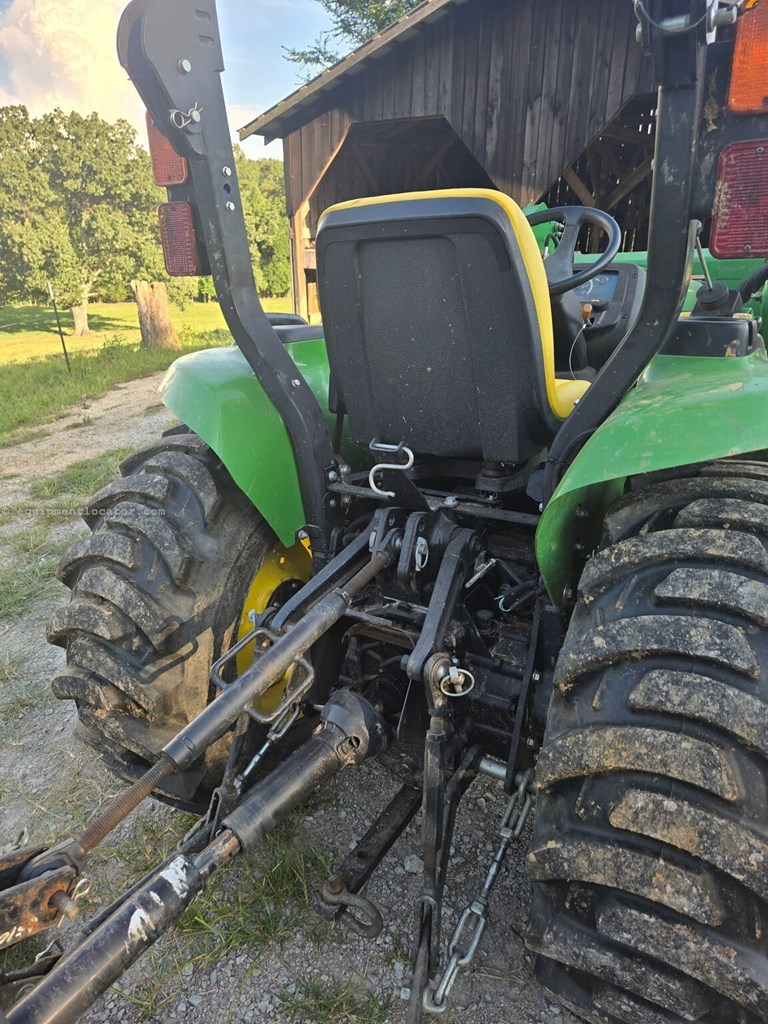 2016 John Deere 3032E Image 4