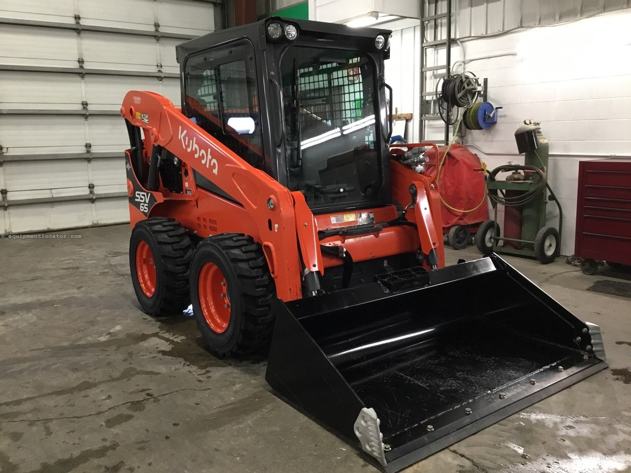 2022 Kubota SSV65 Image 2