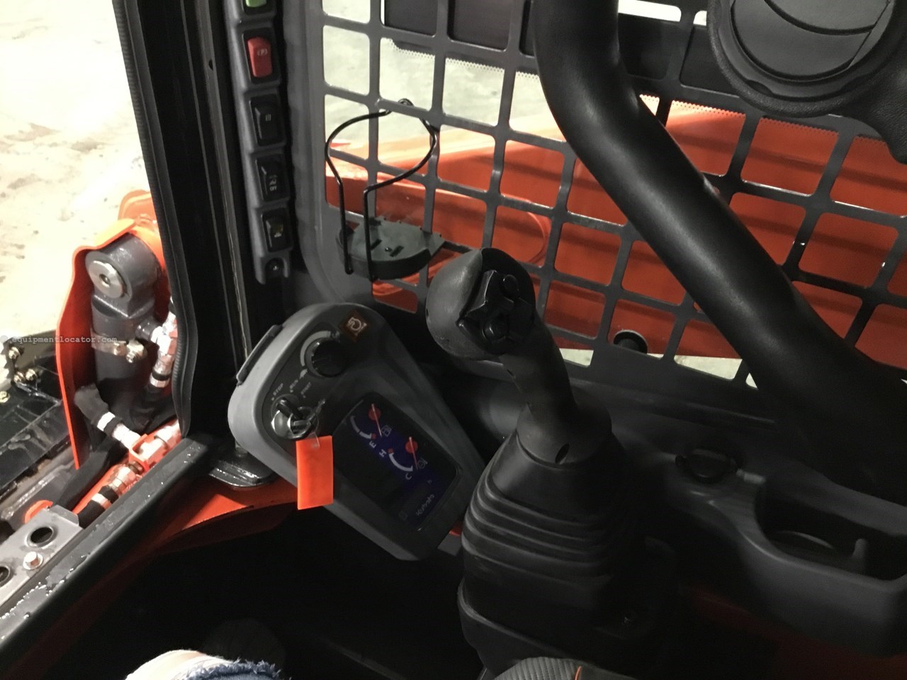 2022 Kubota SSV65 Image 16