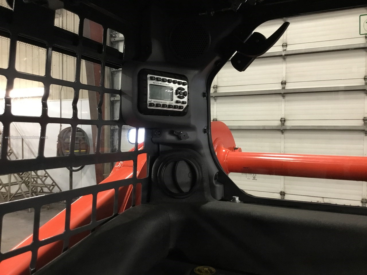 2022 Kubota SSV65 Image 17