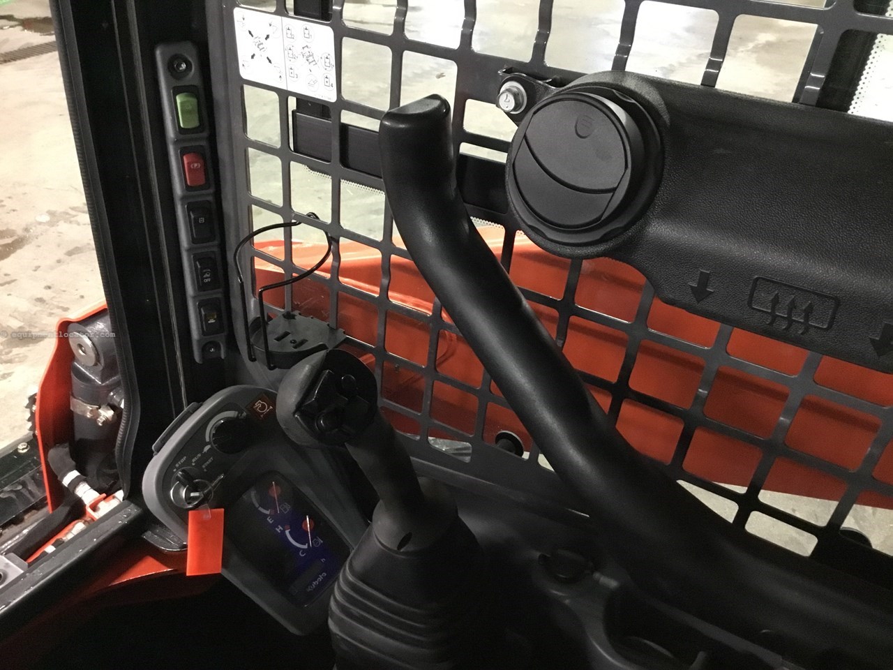 2022 Kubota SSV65 Image 19