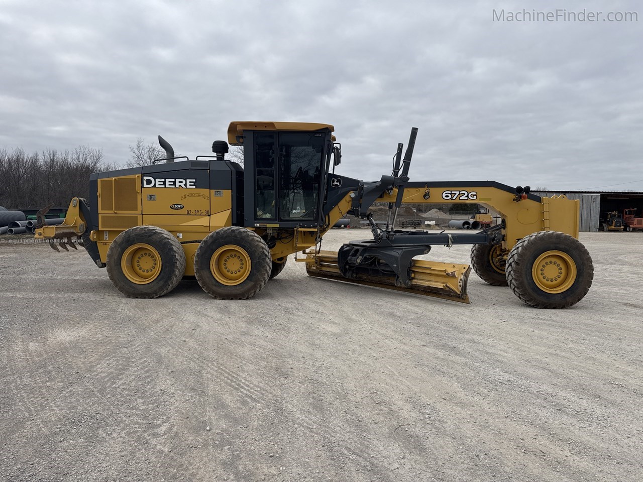 2017 John Deere 672G Image 2