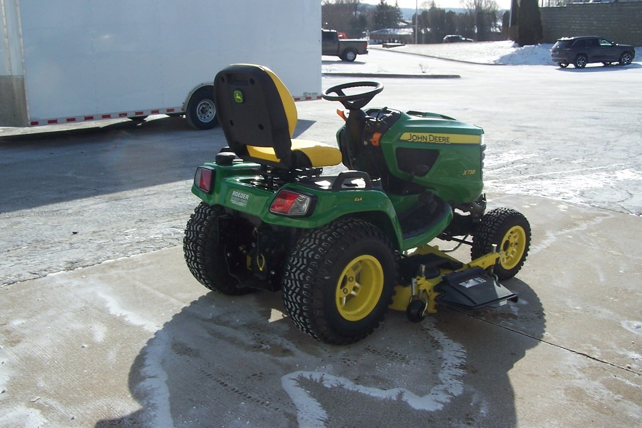2019 John Deere X738 Image 4