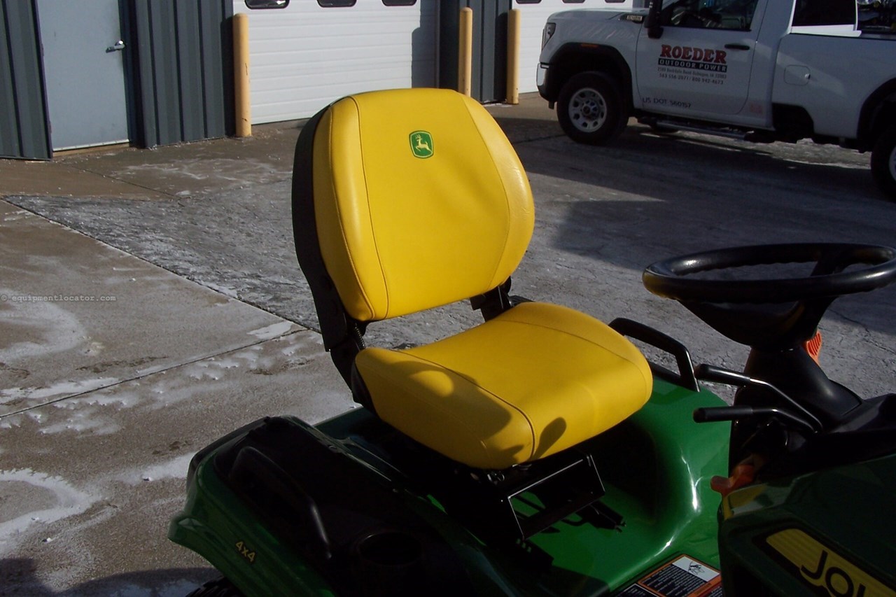 2019 John Deere X738 Image 29