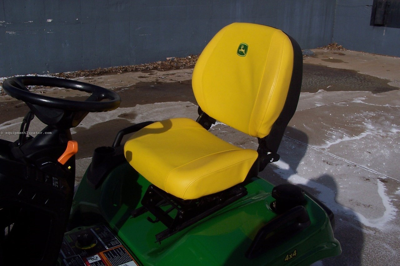 2019 John Deere X738 Image 30