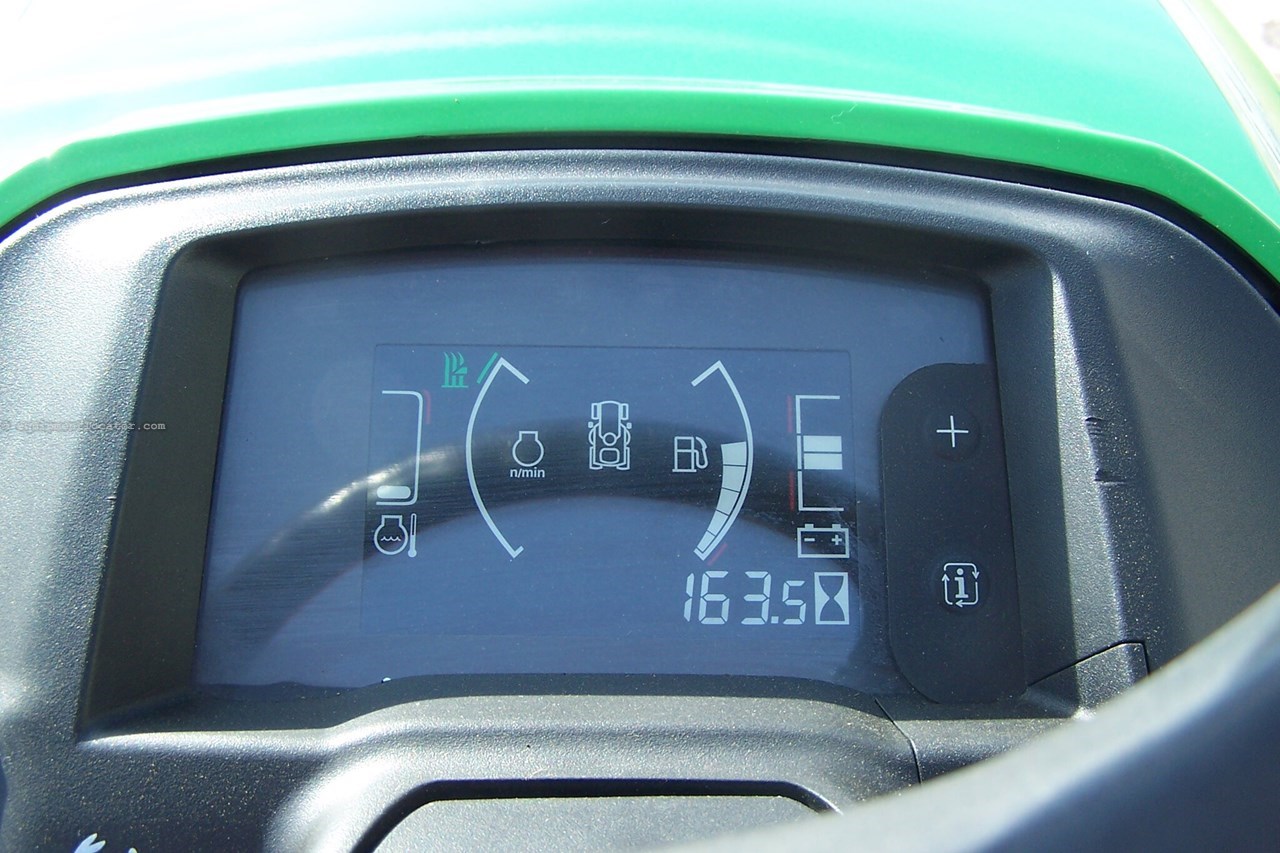 2019 John Deere X738 Image 33