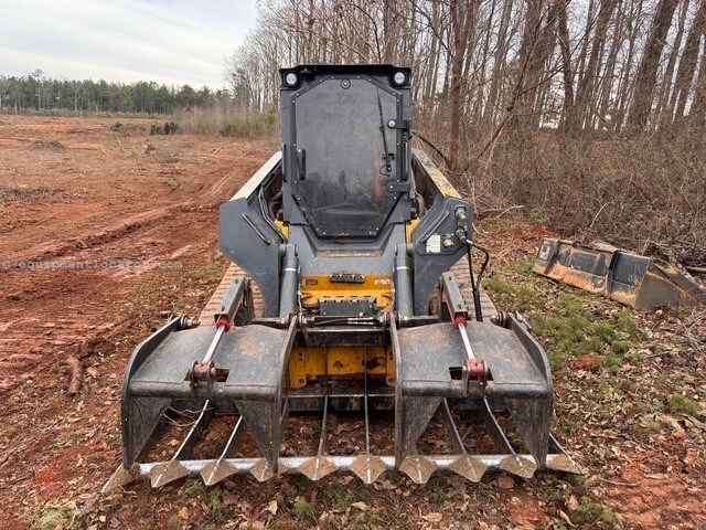 2023 John Deere 331G Image 4