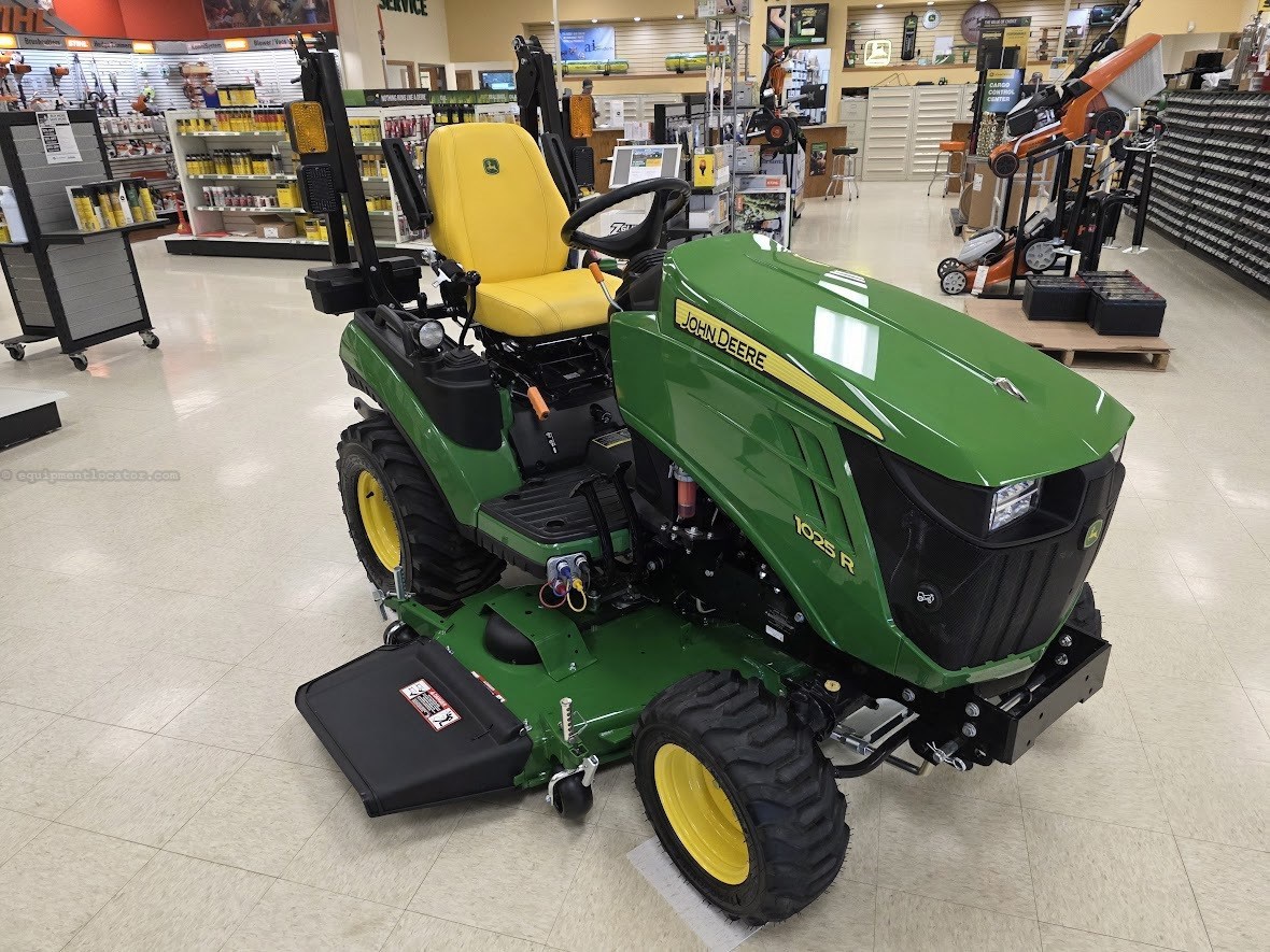 2024 John Deere 1025R Image 4