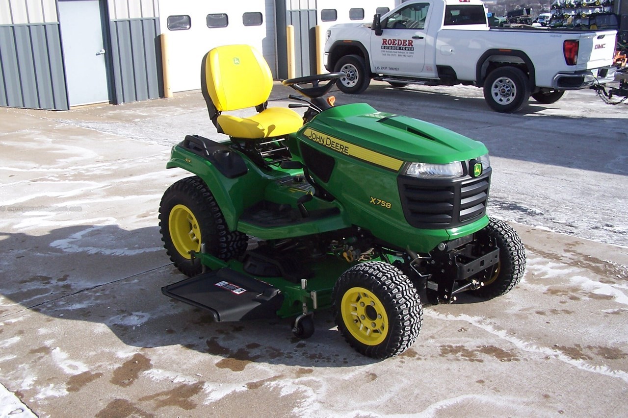 2023 John Deere X758 Image 6